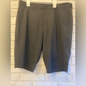 Men’s Travis Mathew Golf Shorts. Size 34. EUC